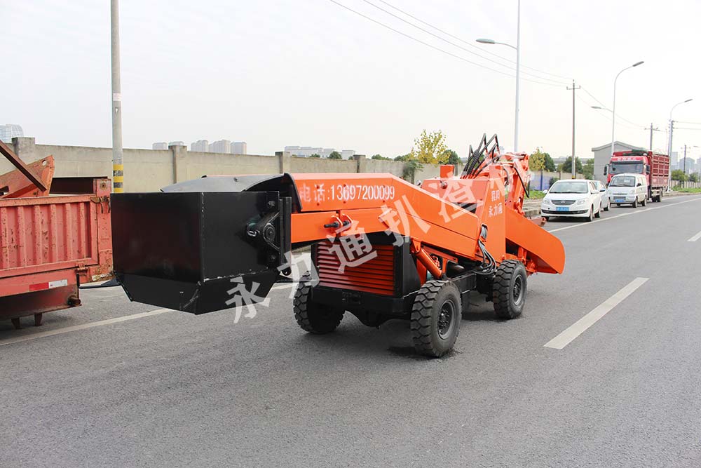 轮式扒渣机发车