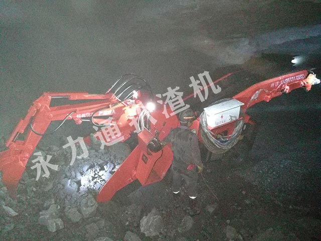 扒渣机作业